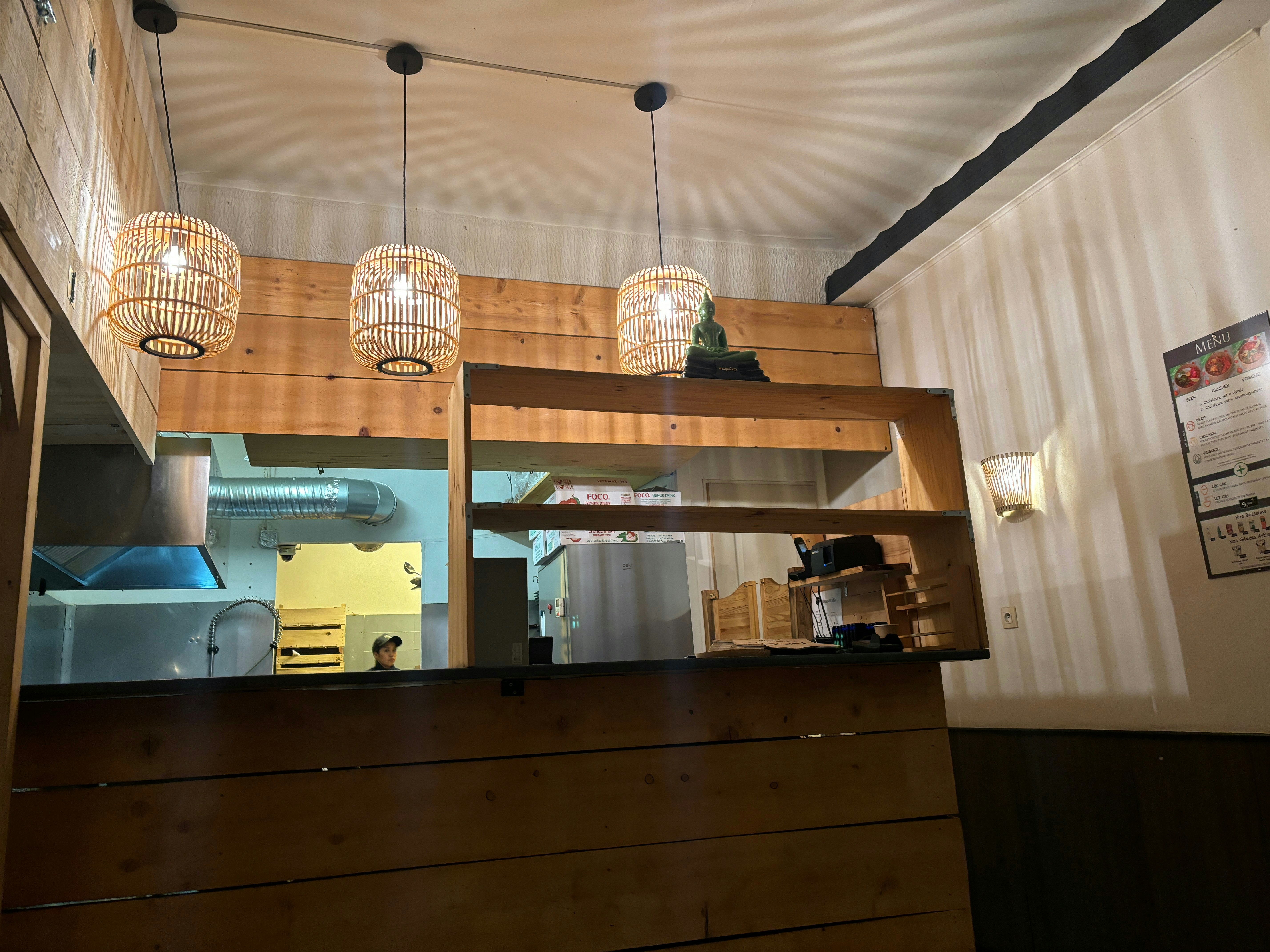 Restaurant interieur met sfeervolle wandbedrukking